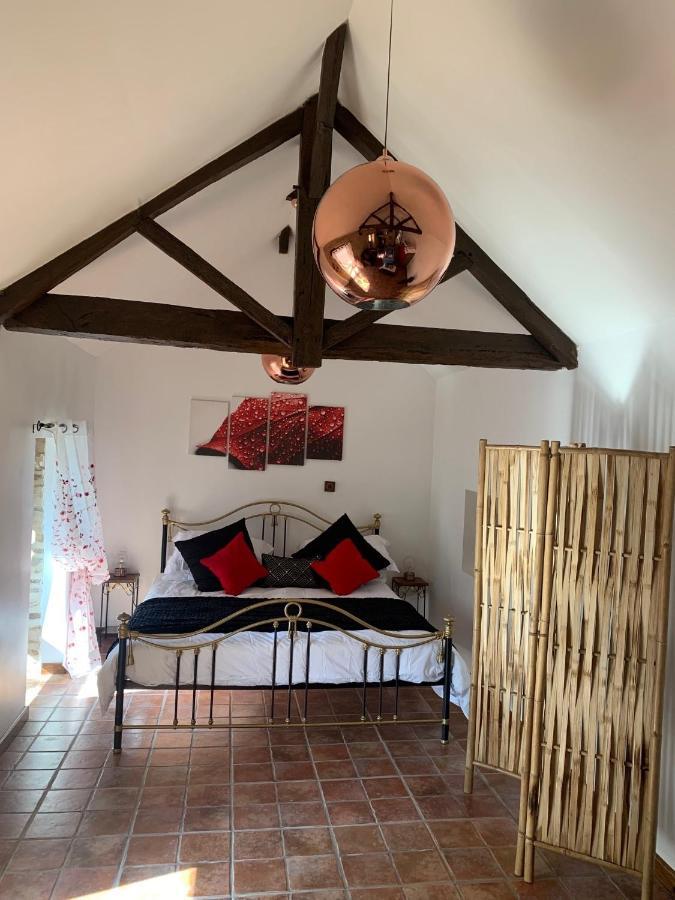 La Petite Ecurie Villa Saint-Yrieix-la-Perche Buitenkant foto